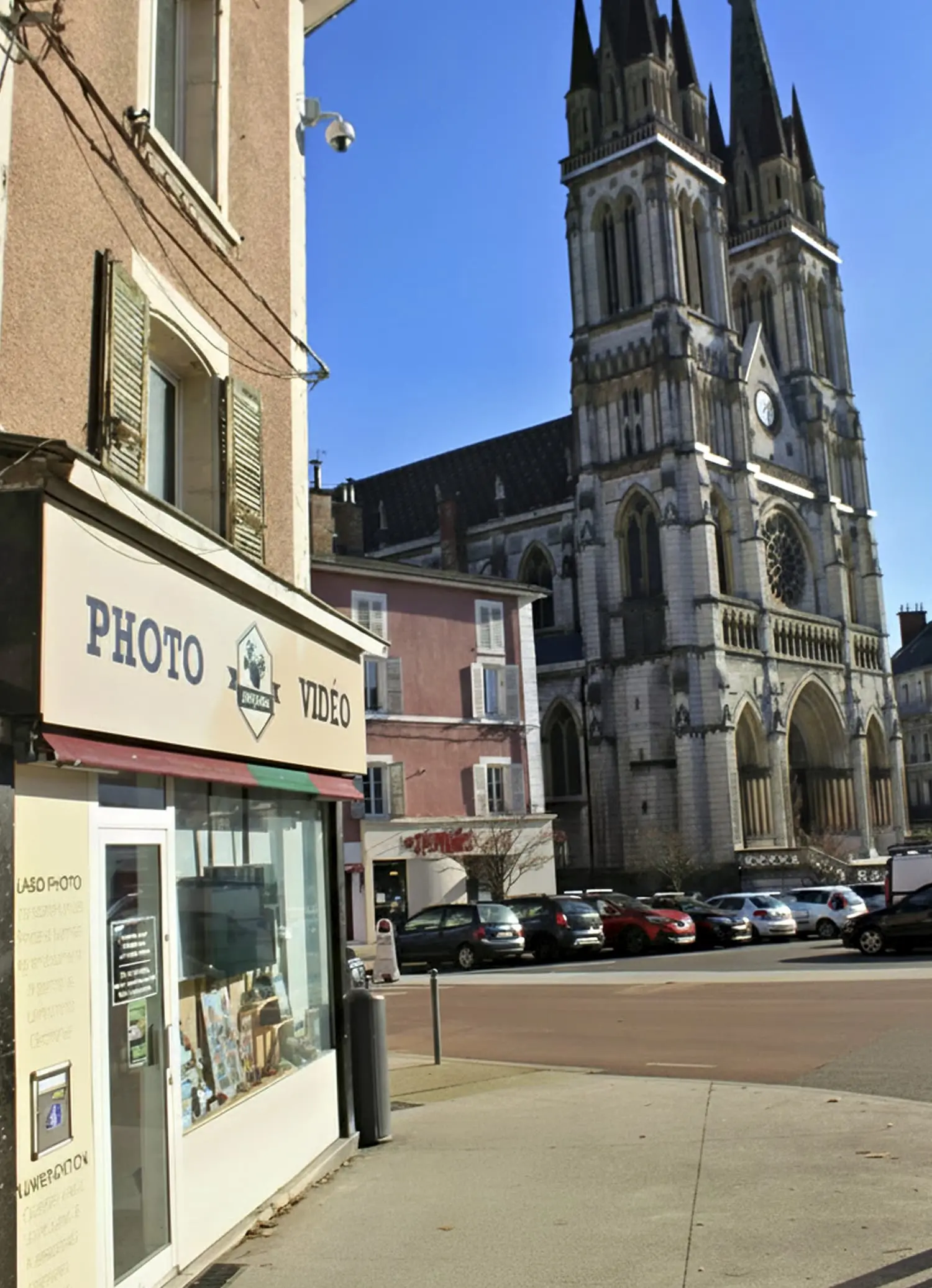 Devanture du studio photo Xylen Prod, 4 place de la République à Voiron (38500)